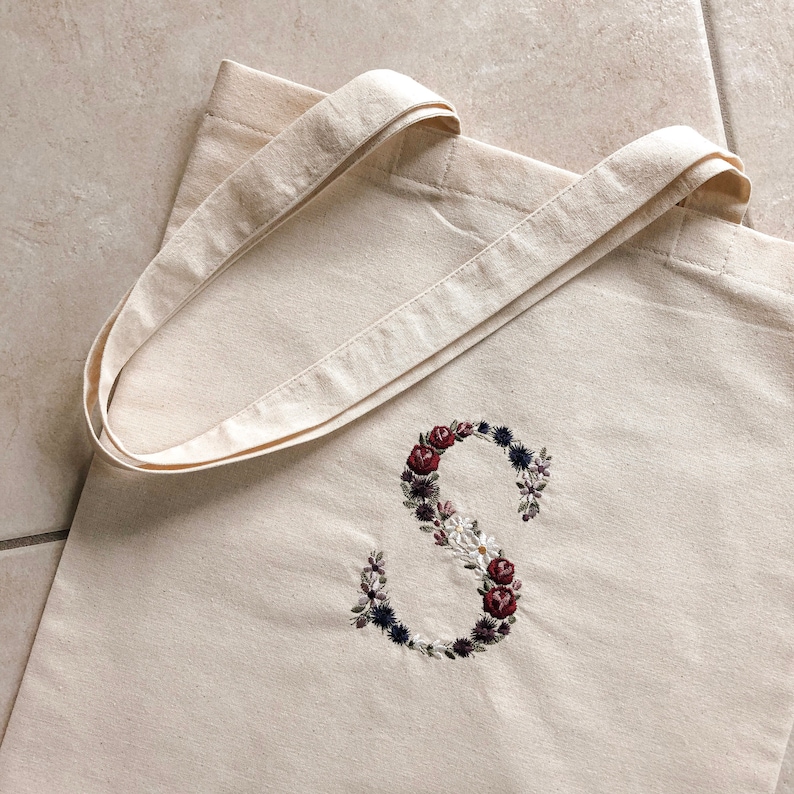 Jutebeutel personalisiert mit Blumen Buchstabe Stickerei Tragetasche bestickt handmade, mit Innentasche Einkaufstasche Shopper Bild 6