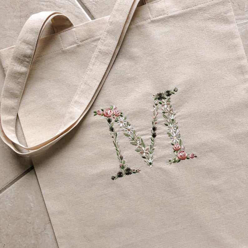 Jutebeutel personalisiert mit Blumen Buchstabe Stickerei Tragetasche bestickt handmade, mit Innentasche Einkaufstasche Shopper Bild 8