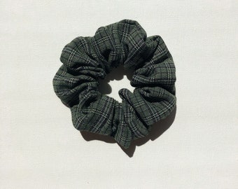 Scrunchie grün schwarz kariert, aus Wolle | Haargummi für Damen | Zopfgummi