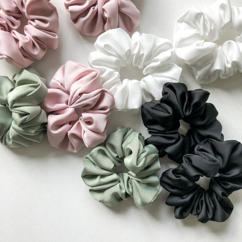 JGA Scrunchies aus Satin, Team Bride mit Name personalisiert Haargummi Zopfgummi handmade Bild 4