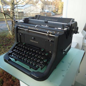 Underwood Master Typewriter / machine à écrire de la fin des années 1930 - début des années 1940 - bon état - made in USA / House of Cards