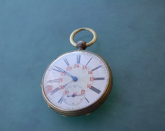 Zakhorloge rond 1900 uit Frankrijk? / Teckelmotief op de achterkant / gegraveerd