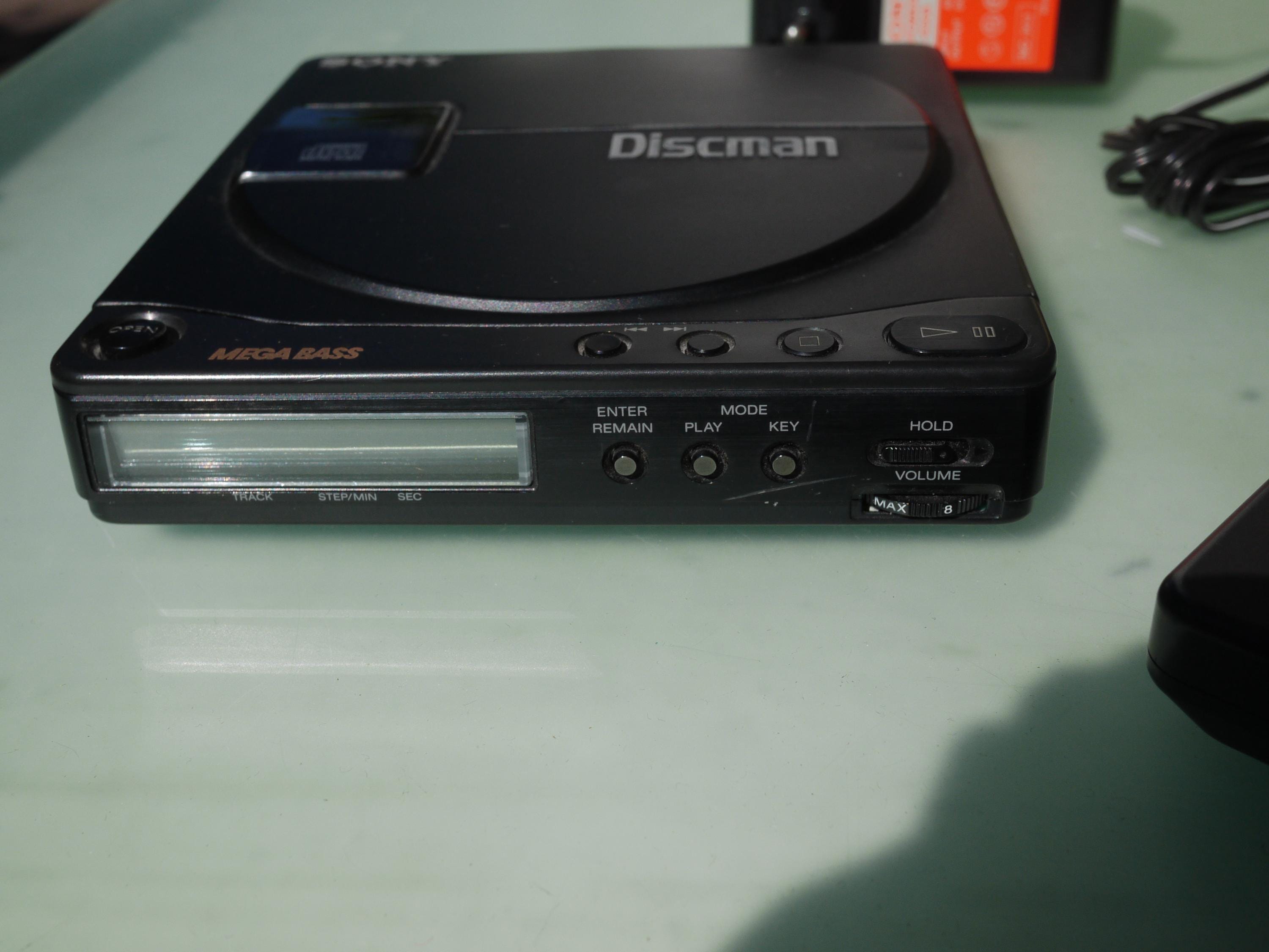 Sony D-90 Discman / Sony RM-DM 5 Remote Control / AC-930A Power