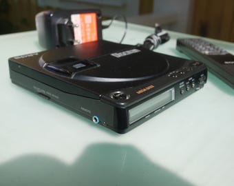 Sony D-90 Discman / Sony RM-DM 5 Remote Control / AC-930A Power