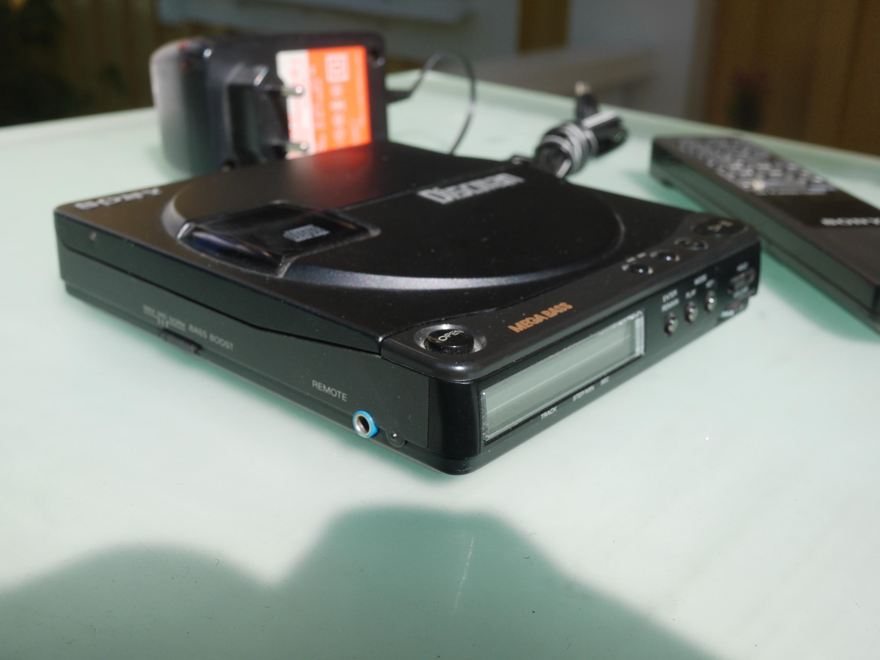 Sony D-90 Discman / Sony RM-DM 5 Remote Control / AC-930A Power