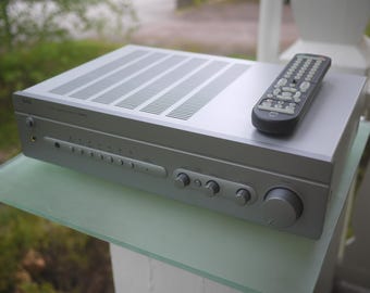 NAD C 320 BEE / silver / SR 5 remote control / warranty / audiophile integrated amplifier / pre- and power amp separable / up to 2x180 watts impulse music