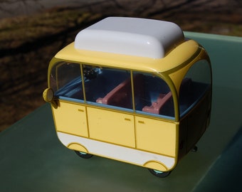 Peppa Pig Mini Van yellow / family Van