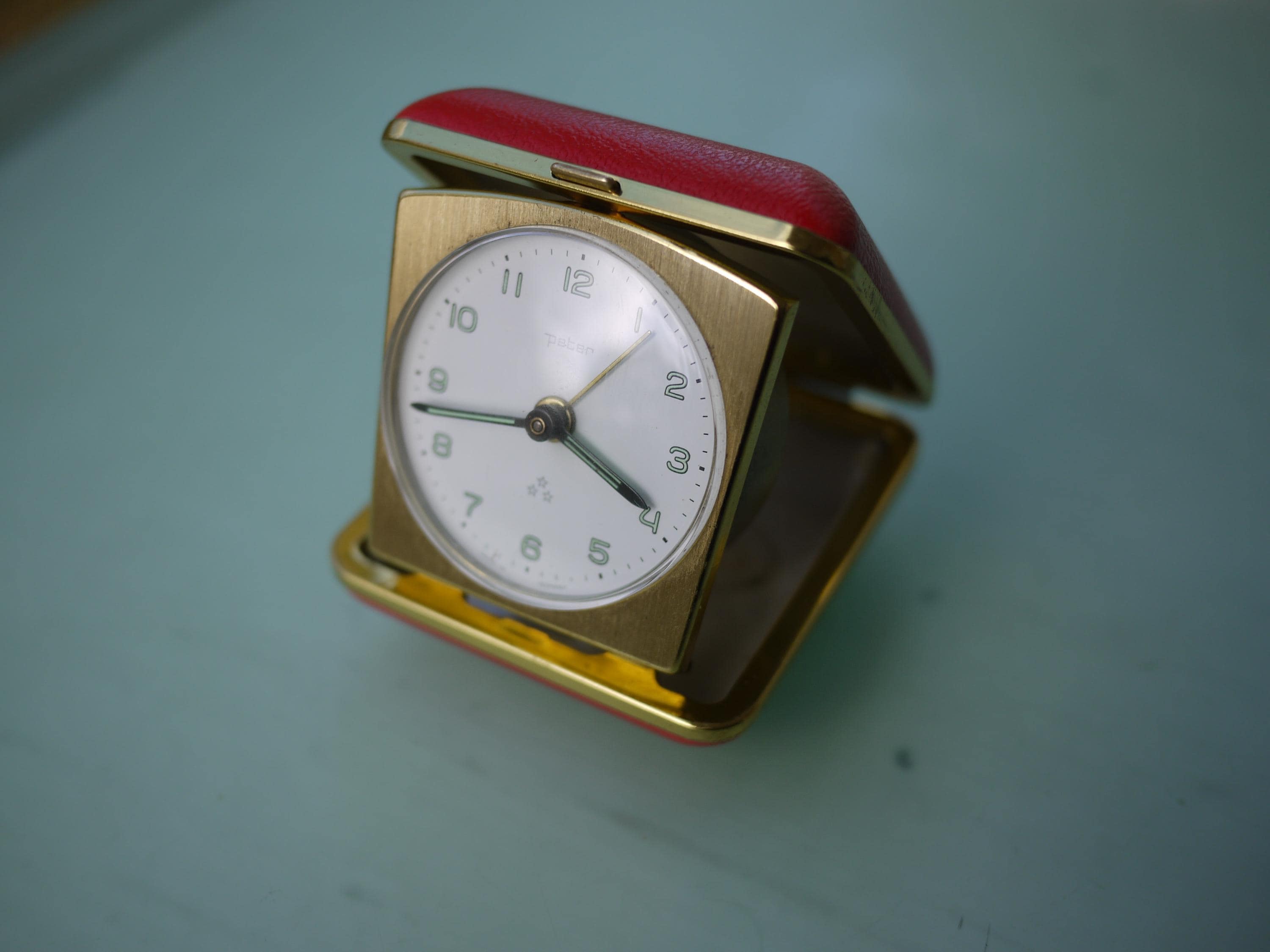 Peter Reisewecker Rot-gold Klappwecker Made in Germany 1950