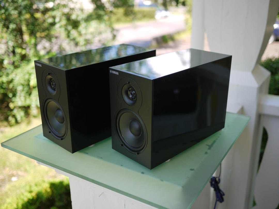 Yamaha NS-BP 110 / 2-way Bookshelf Speakers, High-gloss Black