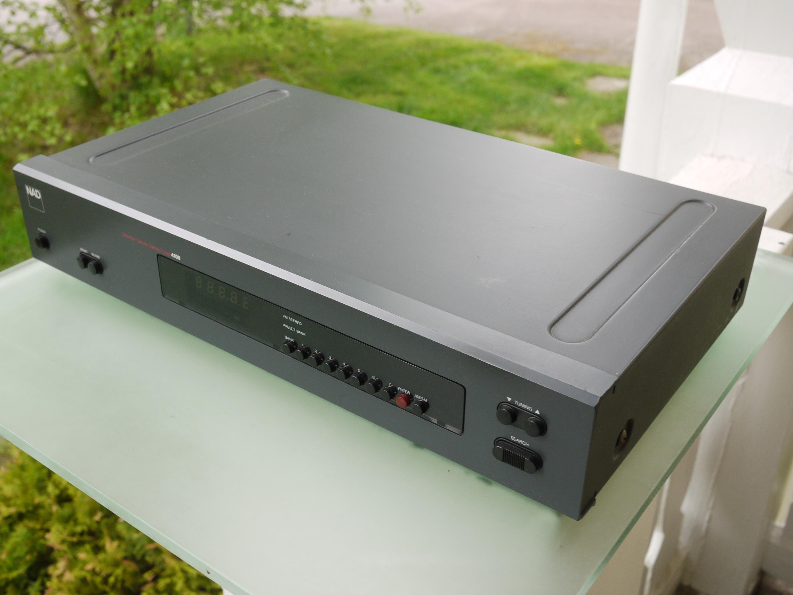 NAD 4100 / Tuner from the Monitor Series / Vintage Tuner / 80s audiophile FM AM Tuner