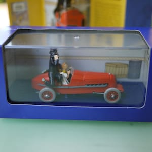 TinTin Le Bolide rouge / TINTIN car with pharaoh's cigars / 30th anniversary / Atlas model / racing car / Tintin certificate