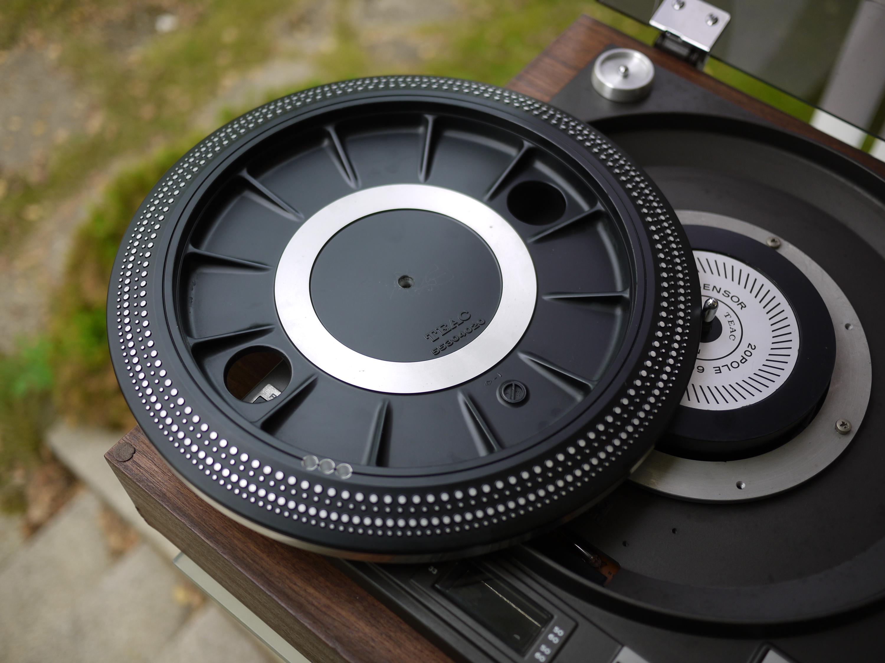 Teac TN-400 Magnefloat Turntable / Teac Tk-400 Plinth With SAEC WE