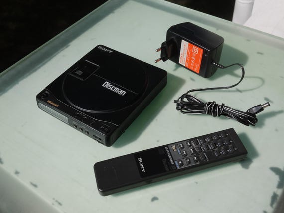 Sony D-90 Discman / Sony RM-DM 5 Remote Control / AC-930A Power