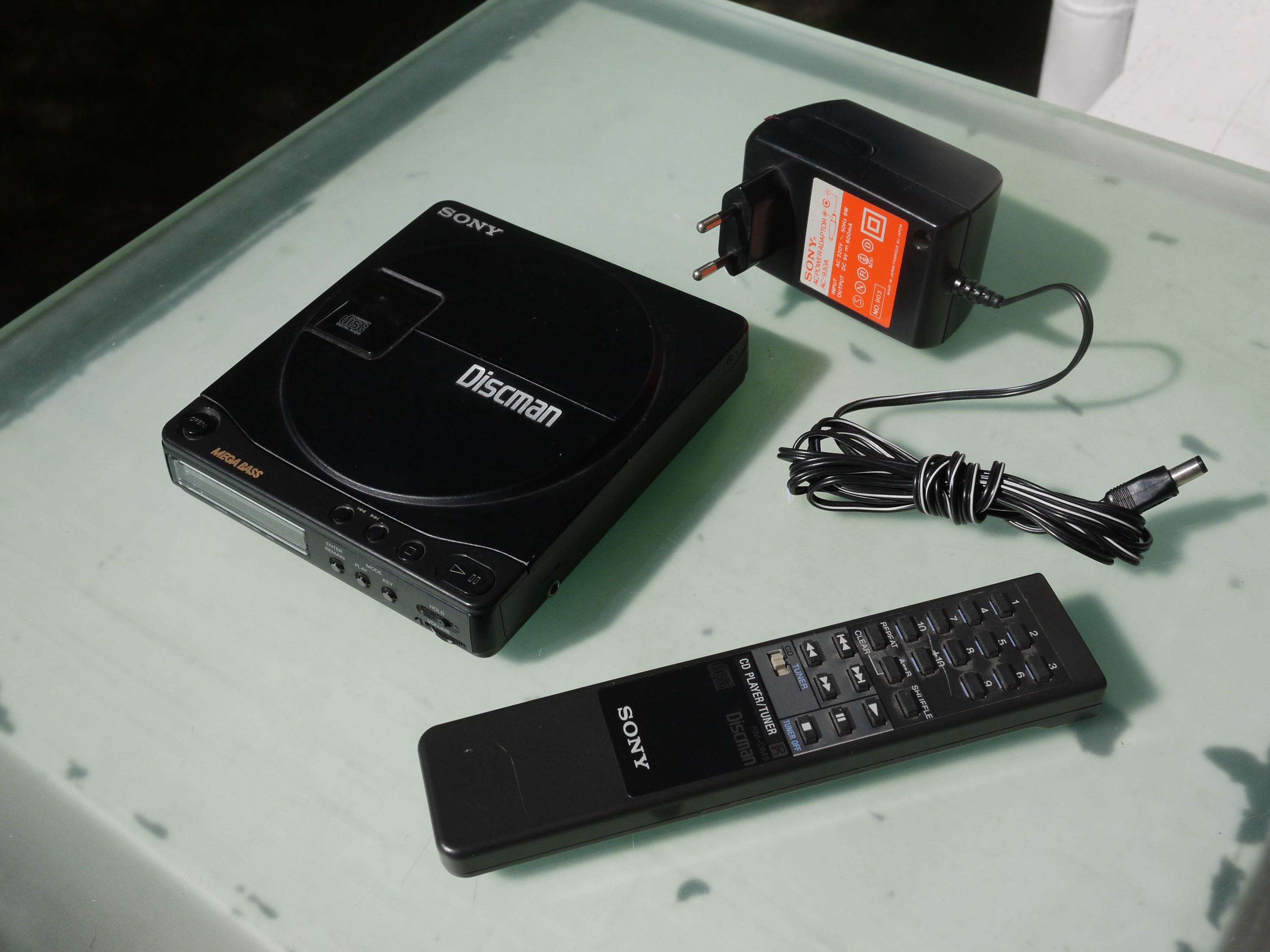 ★SONY D-99 Discman ポータブルCDプレイヤー ディスクマン スタフ屋 ポータブルCDプレーヤー(SONY Discman D-99)