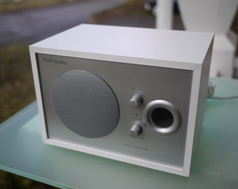 Tivoli Audio Model Subwoofer / white-silver / Aktiv / Henry Kloss Design