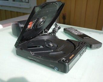 Sony D-90 Discman / Sony RM-DM 5 Remote Control / AC-930A Power