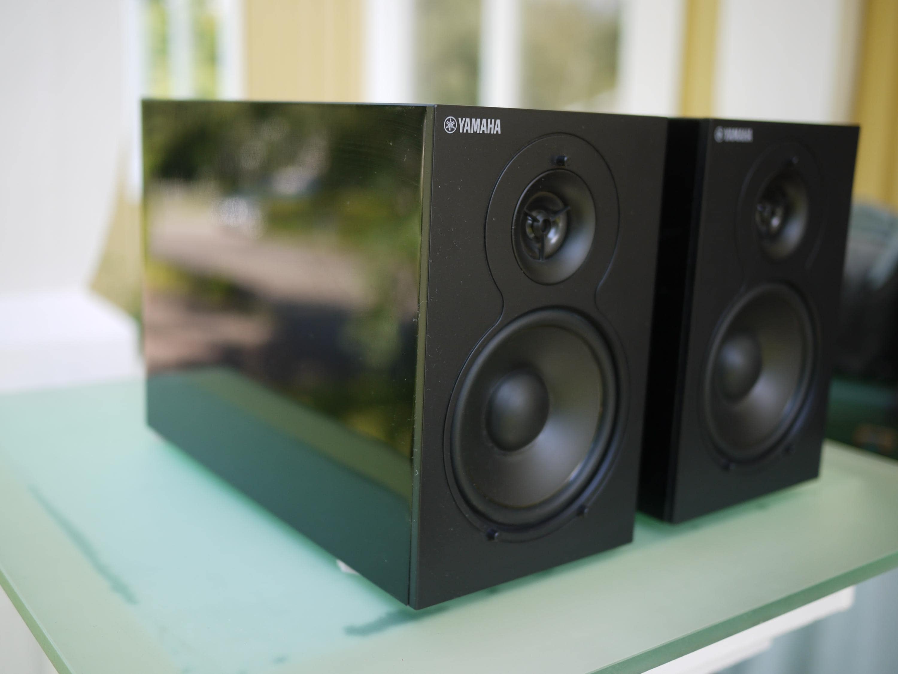 Yamaha NS-BP 110 / 2-way Bookshelf Speakers, High-gloss Black