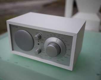 Tivoli Audio Model Two / white-silver / Stereo / CD- bzw. AUX Eingang / Henry Kloss Design