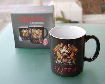 2x Queen CD & coffee cup / Heat Change Mug + 2x CD Greatest Hits 1 + 2