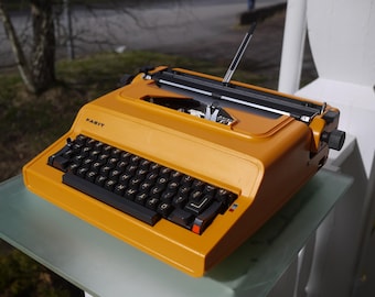 Facit 1840 orange / electric typewriter from Sweden / top! / iF Design Award 1975 / Design Acton Björn / Typewriter / Classic