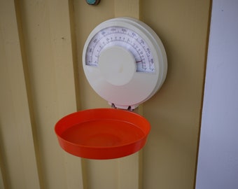 Gepo Eva wall scale from Denmark / orange-white / classic from the 1960s-70s / round kitchen scale / Scandinavian design