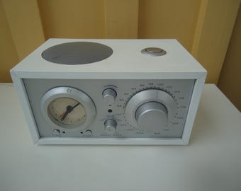 Tivoli Model Three / Radiowecker mit top Klang / white-silver / Tivoli Audio / Henry Kloss / Radio / Uhr / Wecker