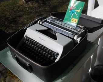 Remington Quiet Riter Vintage 1957 Working Manual Portable Remington Quiet Riter Vintage 1957 Working Manual Portable