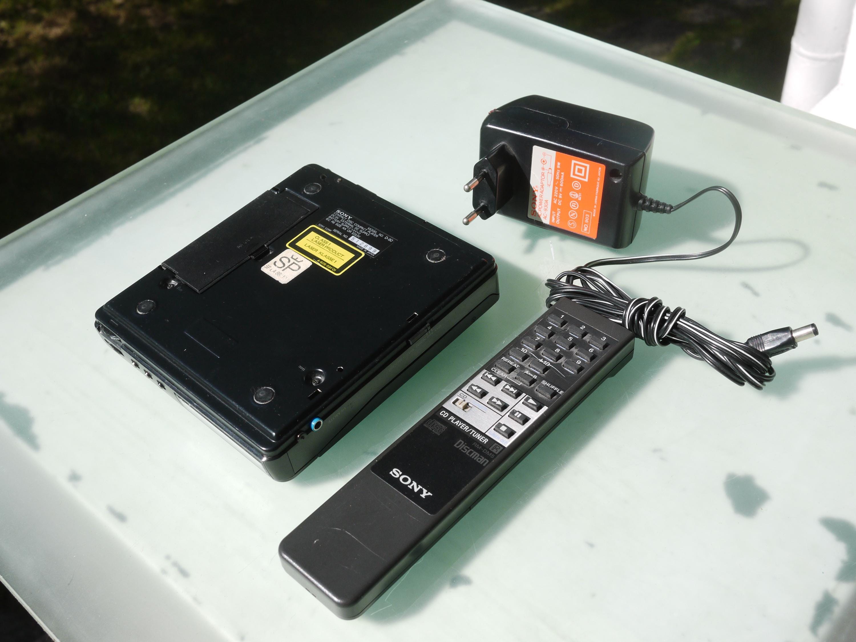 Sony D-90 Discman / Sony RM-DM 5 Remote Control / AC-930A Power