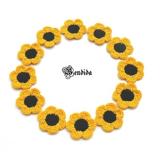 Lot de 12 appliques jaunes tournesols au crochet, fleurs en coton à coudre, mini décorations florales, fabrication de cartes ou fournitures de réservation de ferraille.