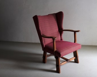 Gesneden eiken loungestoel | Brutalistische fauteuil met open haard met vleugelleuning | Nederland | Vintage