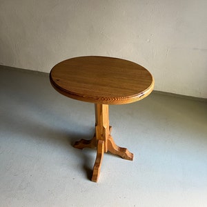 Carved Pine Pedestal Side Table | Oval | Vintage