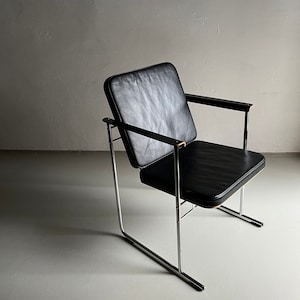 1 sur 2 fauteuils « Skaala » en cuir et acier Yrjö Kukkapuro | Avarte | Finlande | vintage