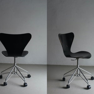 Silla de escritorio giratoria negra 3117 de Arne Jacobsen / Fritz Hansen / Metal contrachapado / 1 de 3 / Vintage
