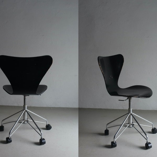 3117 Black Swivel Desk Chair by Arne Jacobsen | Fritz Hansen | Metal Plywood | 1 of 3 | Vintage