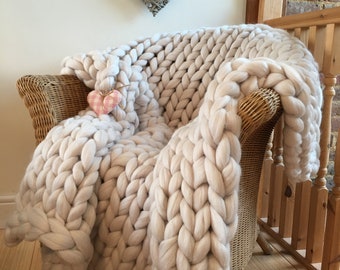 Nearly White Blanket, Merino Blanket, Felted, 23 Microns, Giant Knit Blanket, Chunky Knit Blanket, Chunky Blanket, Chunky Knit Runner, UK