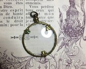 Old photo door in gilded metal, with domed glass. Two sides, for one or two photos. small clovers on the side attention damaged glass