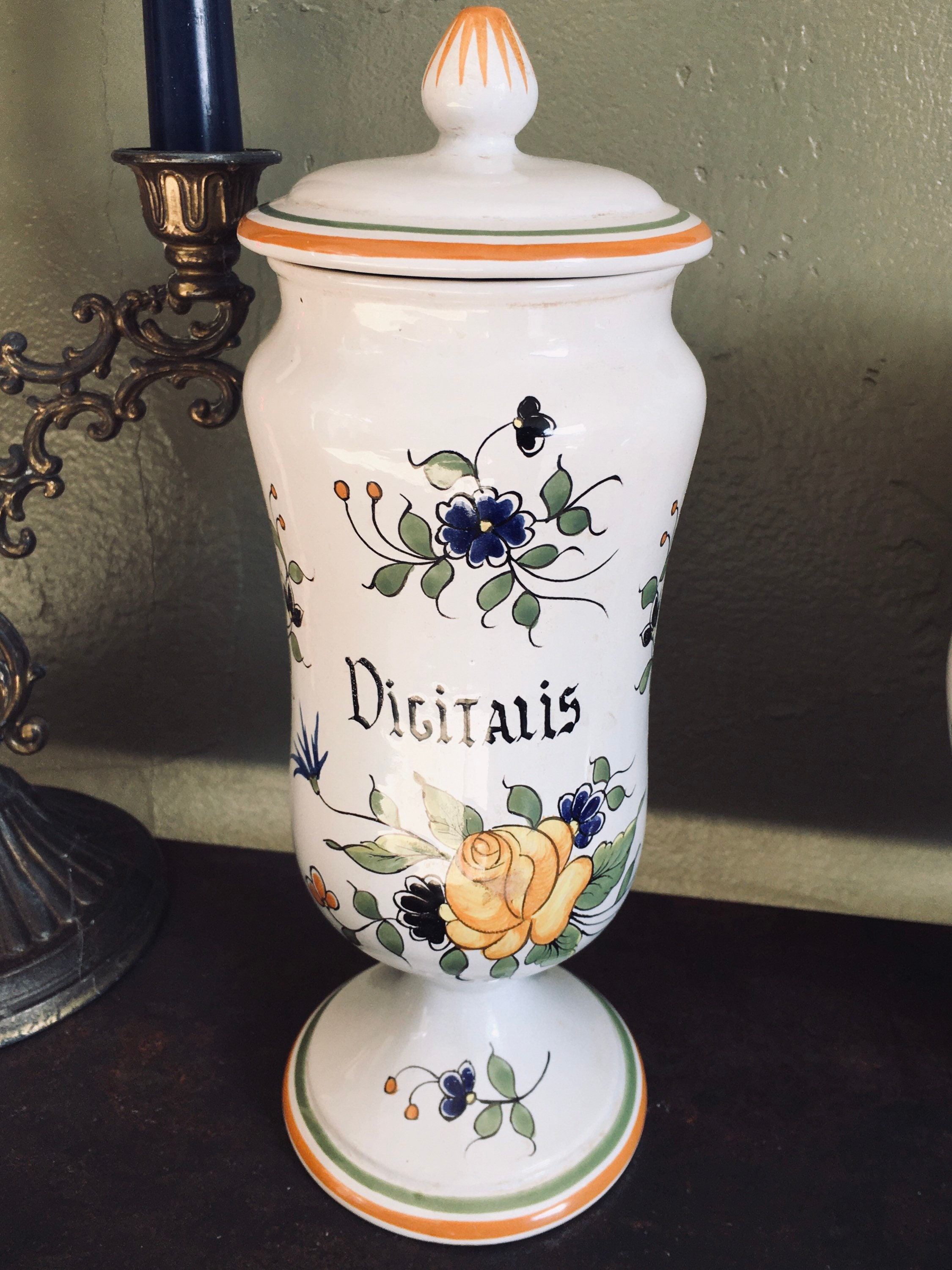 Pot D'apothicaire, Pot