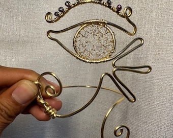 Brazalete Ojo de Ra / Brazalete de latón artesanal / Joyería inspirada en el antiguo Egipto / Brazalete escultural con envoltura de alambre / Pieza única