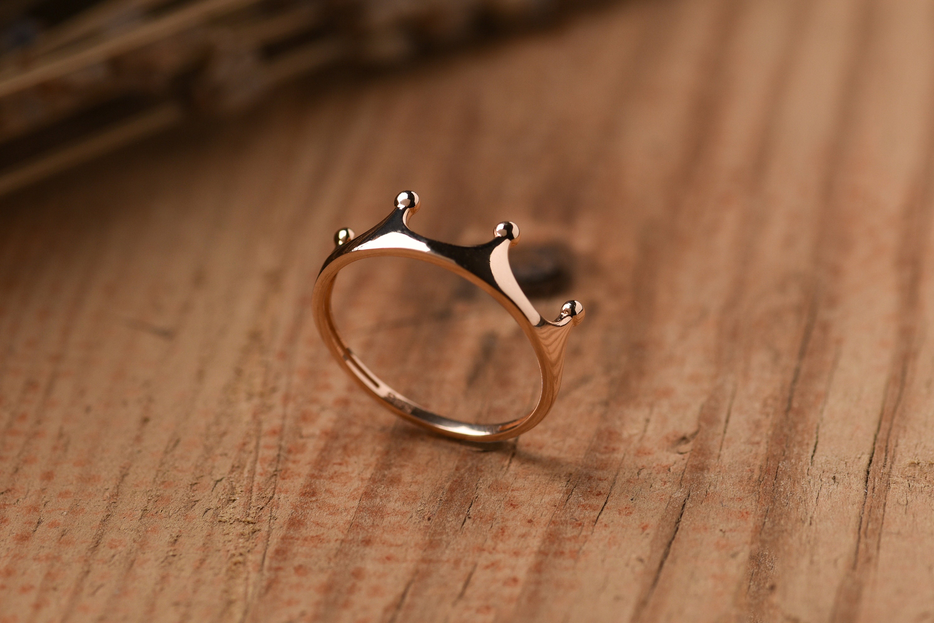 Gold tiara ring deals
