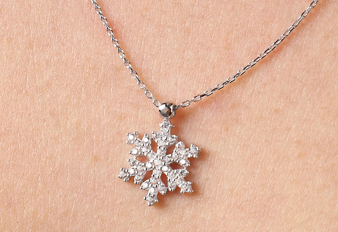 Ciondolo fiocco di neve, ciondolo meteo riempito in oro 18 carati, ciondolo fiocco di neve, collana invernale con zirconi micropavé, forniture per gioielli fai da te, 19x12x3,5 mm - Italia