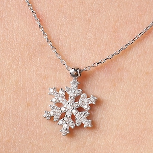 14 k Gold Schneeflocke Halskette, Kubische Zirkon Schneeflocke Halskette, zierliche Schneeflocke Halskette, Winter schmuck, Schneeflocke Anhänger, Schneeflocke Charme