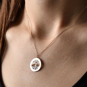 Tree of Life Necklace Gold, Family Tree Necklace, Tree of Life Jewelry, Custom Tree Life Necklace, Gold Medallion Necklace, Grandma Necklace