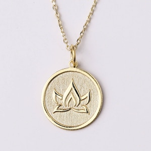 Collar de loto de oro de 14 k, collar de loto personalizado, colgante de loto, collar zen de oro, collar con diseño floral, collar con flores florecientes