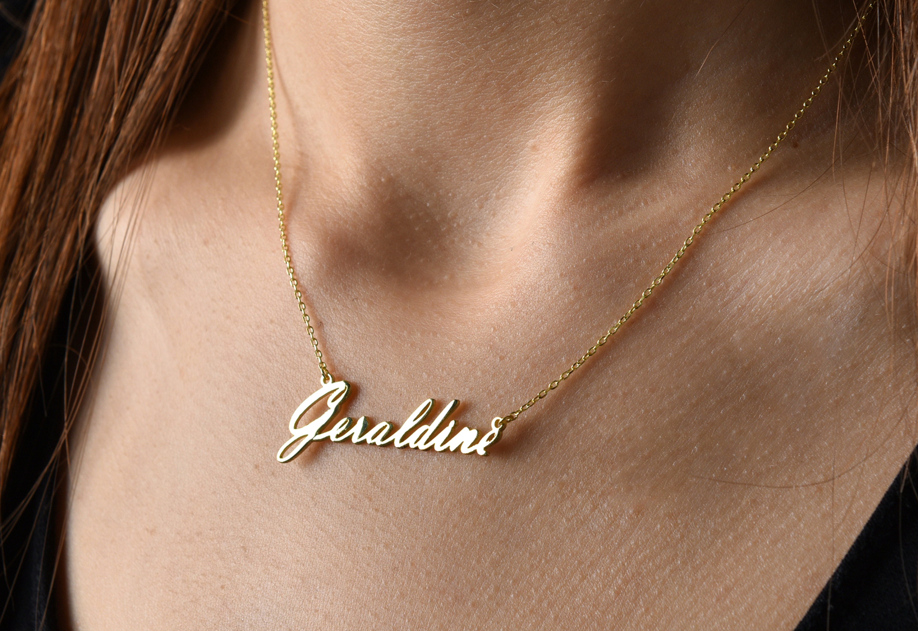 Collar Nombre Personalizado Letra Cursiva Moderna Oro - Fábrica de Oro