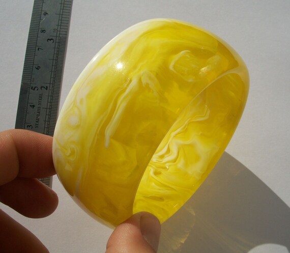 Plastic bracelet. Vintage Bakelite bracelet. Amber