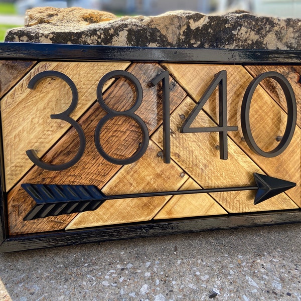 Rustic House Number with Arrow| Farmhouse Address Sign pointing Left or Right | Reclaimed Wood Address Plaque | Arrow Sign