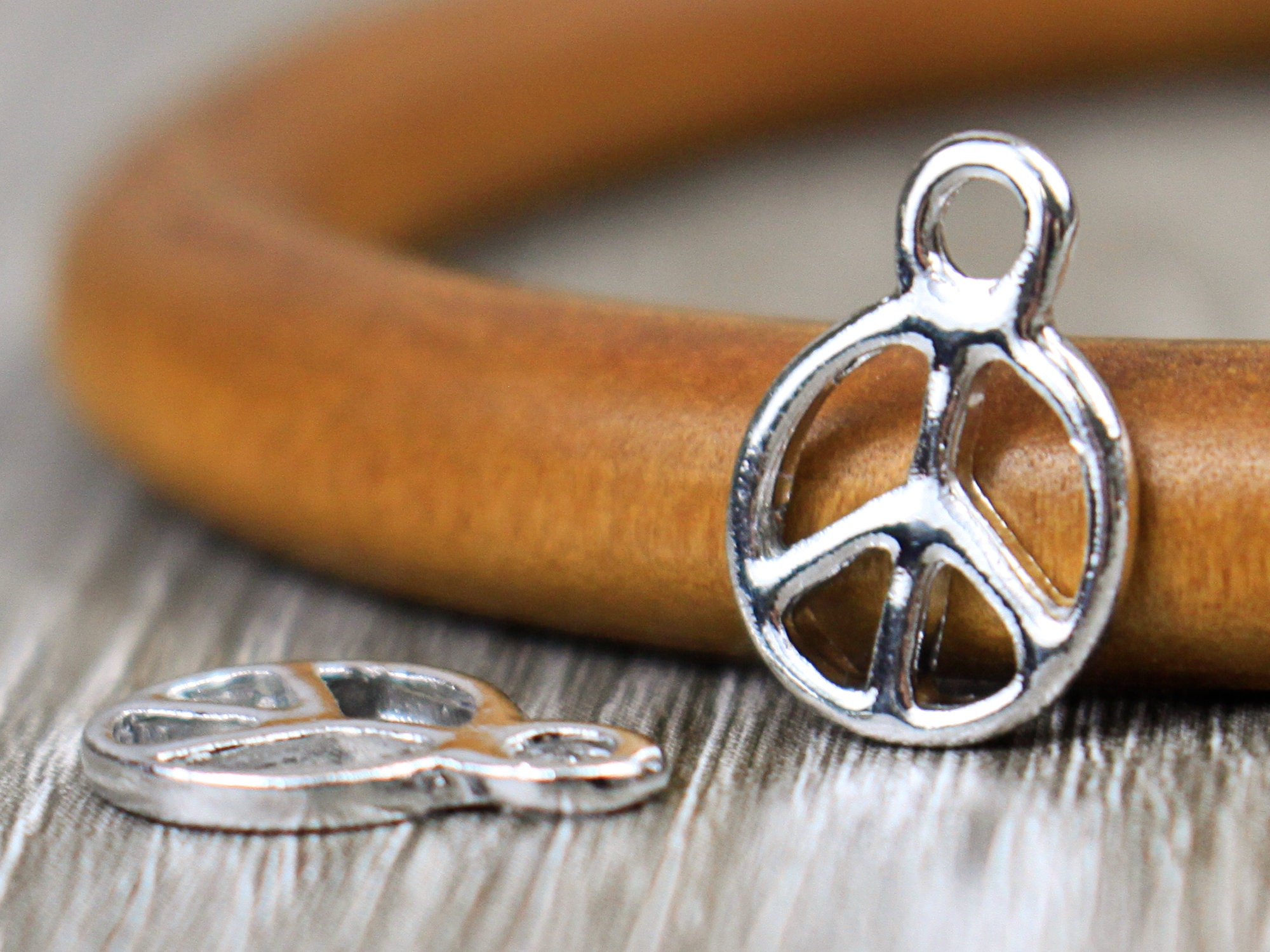 Kette mit zeichen peace