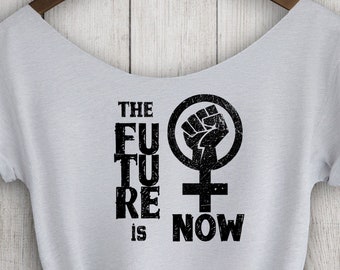 De toekomst is vrouwelijke TShirt. Slouchy Off-the-Shoulder of Unisex hemd. Armsteun katoen Tee keuze van kleuren. Vrouwelijke kracht weerstand Shirt