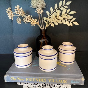 Lindo y pequeño recipiente vintage para mantequilla