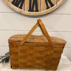 Vintage  Picnic Basket, Vintage Woven Picnic Basket, Split Oak Picnic Basket with Lid, French Farmhouse Primitive Kitchen Decor Storage Bin